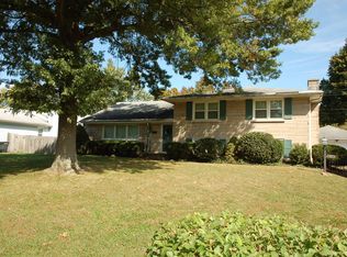 1811 Wesley Ave, Hurstbourne Acres, KY 40220