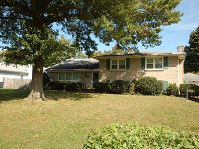 1811 Wesley Ave, Hurstbourne Acres, KY, 40220