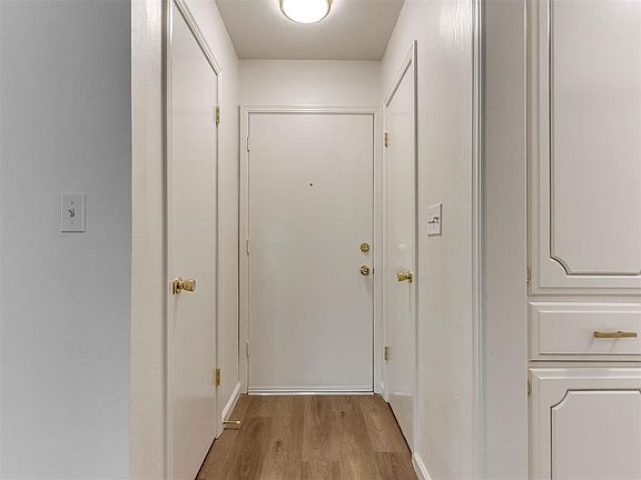 5th image of 312 E Elder Ln