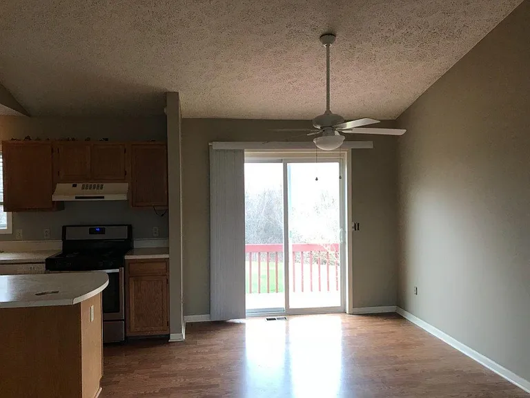 Bay Heights Cir — Photo 8