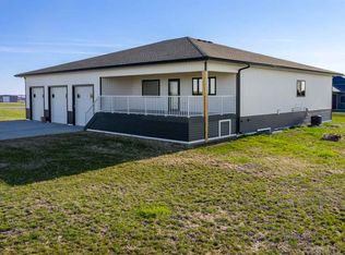 6161 16th Ave SW, Minot, ND 58701