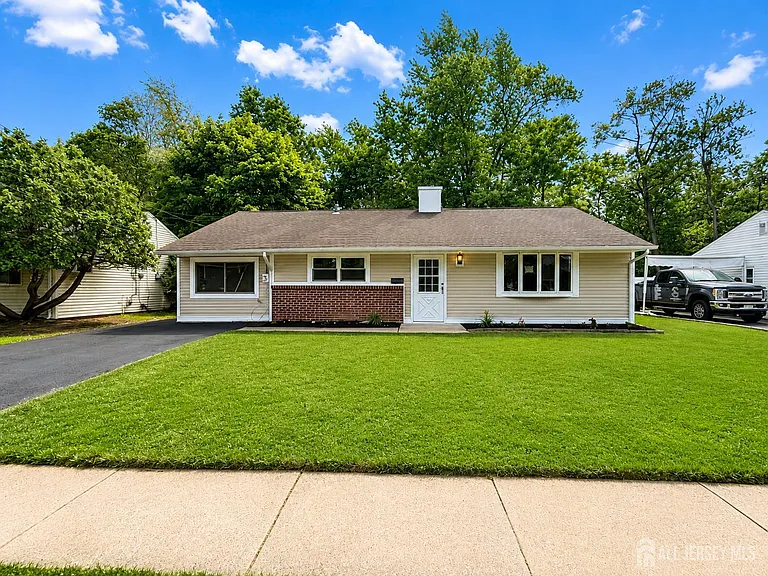 12 Stony Rd — Photo 1