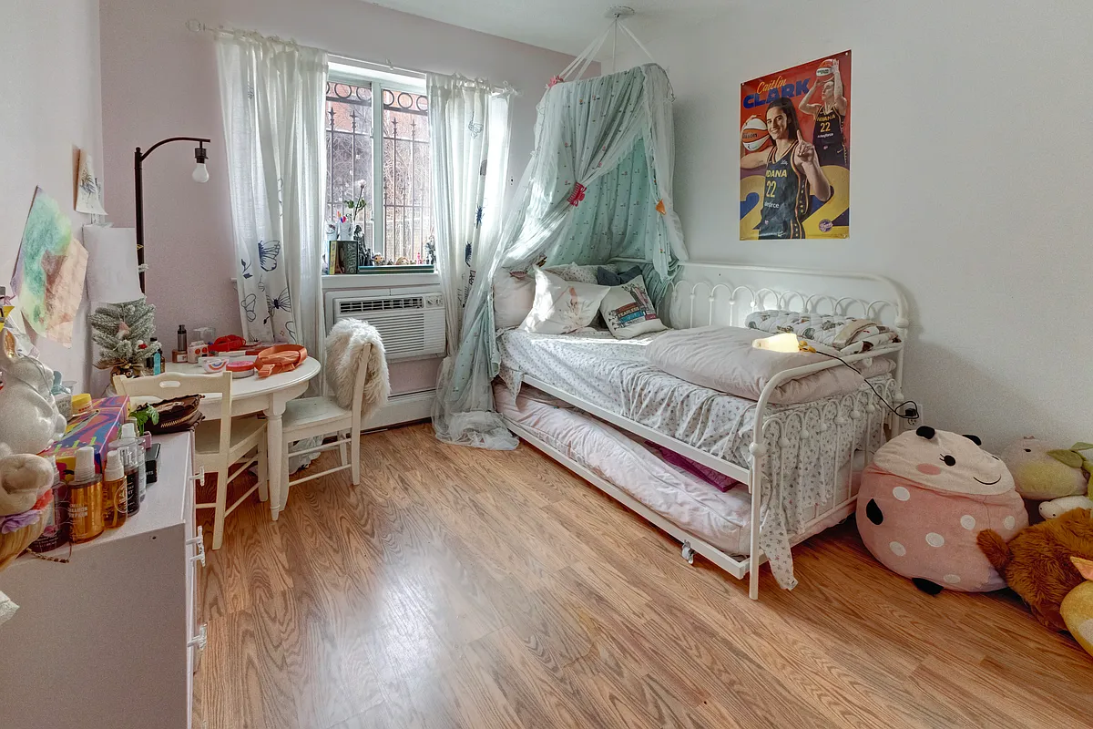 Building Photo - 64 E 120th St #1