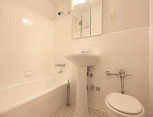 Rented by SW Queens Mezzanine | media 4
