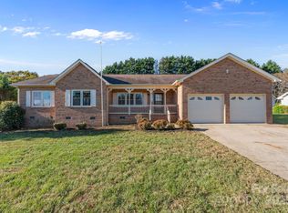 5149 Olde School Dr, Hickory, NC 28602