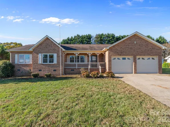 5149 Olde School Dr, Hickory, NC 28602