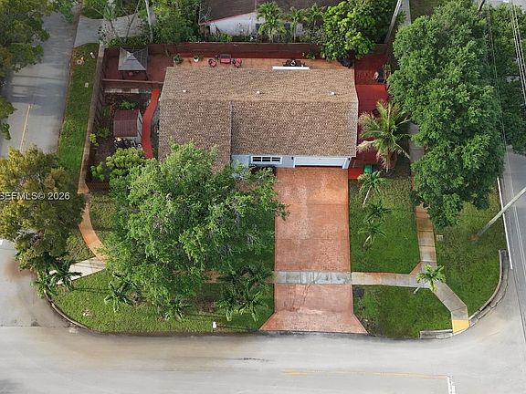 4th image of 10550 SW 51st St