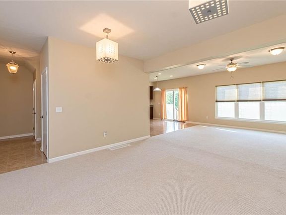 5th image of 98 Chesapeake Lndg