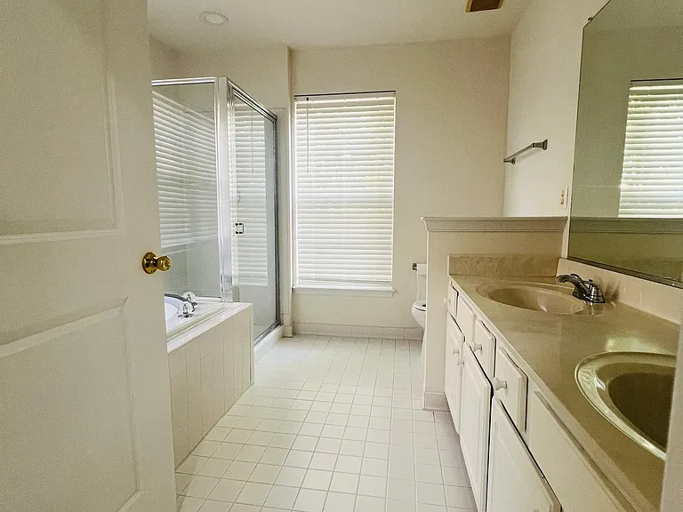 13129 Park Crescent Cir — Photo 31