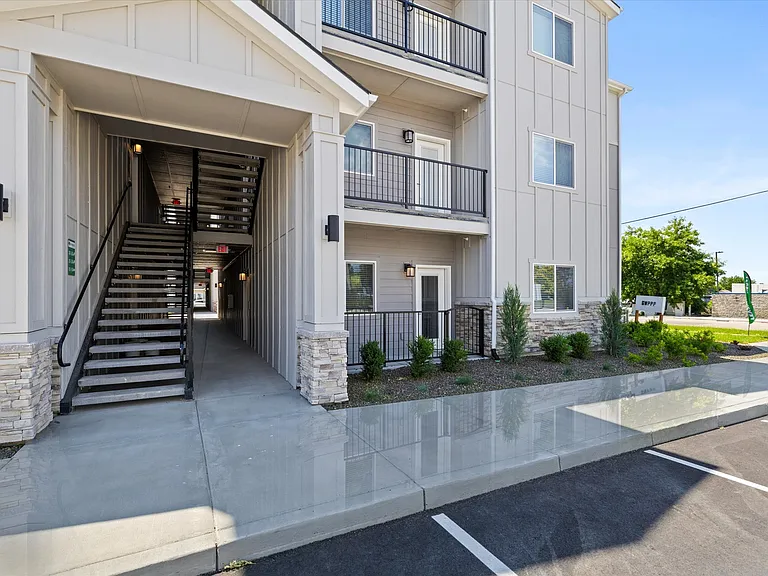 Shamrock Apartments — Photo 61