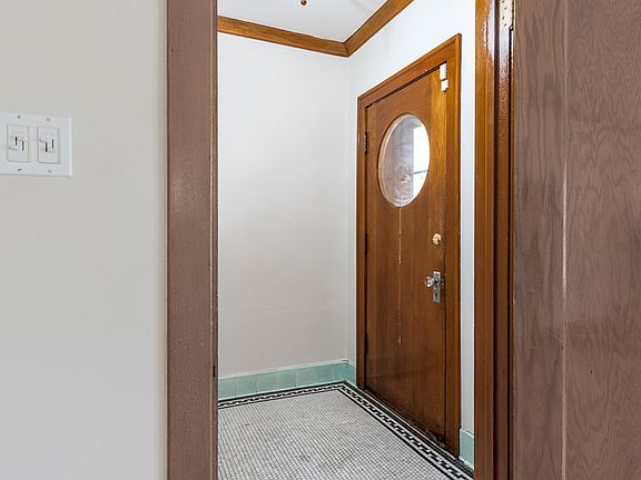 4th image of 2403 Scoville Ave