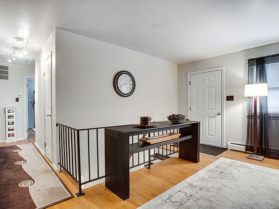 3rd image of 3801 Derby Ct