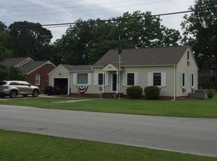 535 S Sabiston Dr, Swansboro, NC 28584