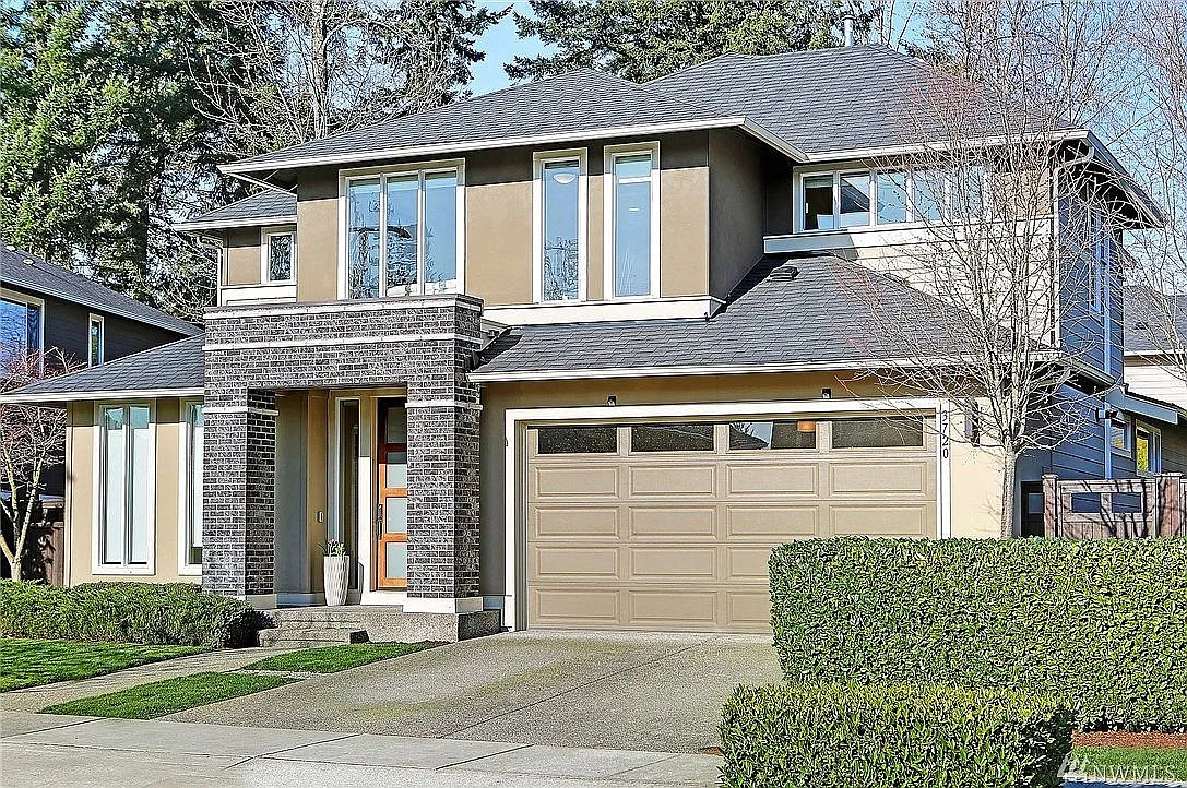4 bed, 2.5 bath, 2750 sqft, $4,200 — Photo 1