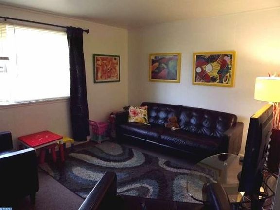 5th image of 4421 Strahle St