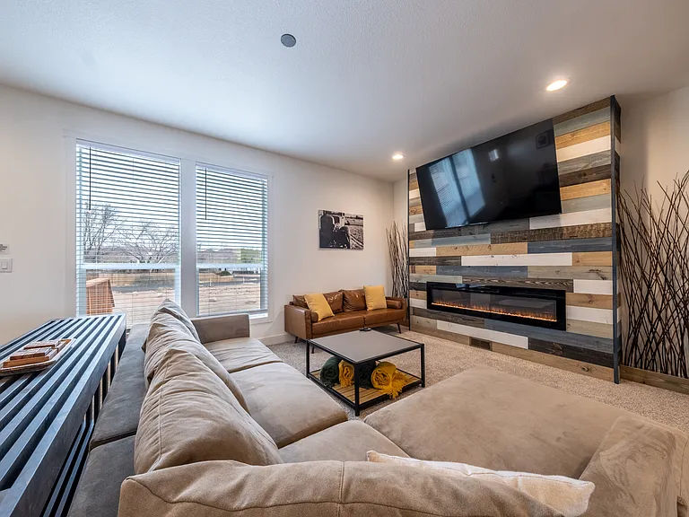 523 W Vance Dr — Photo 4