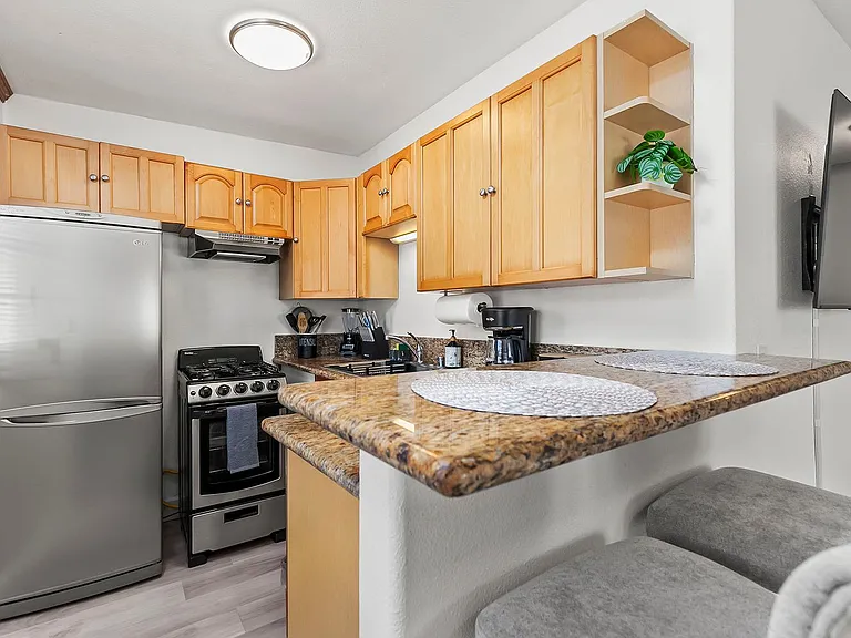 1311 Cave St #B — Photo 9