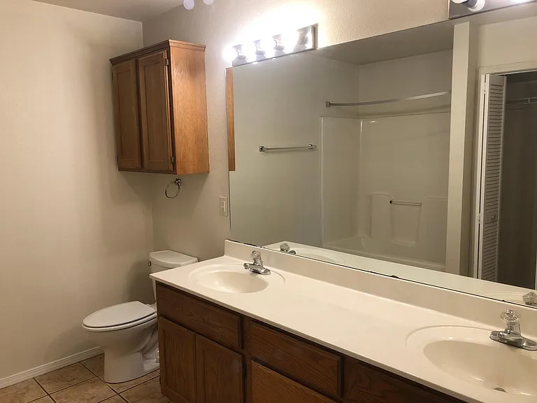 1942 N Pine Valley Dr — Photo 8