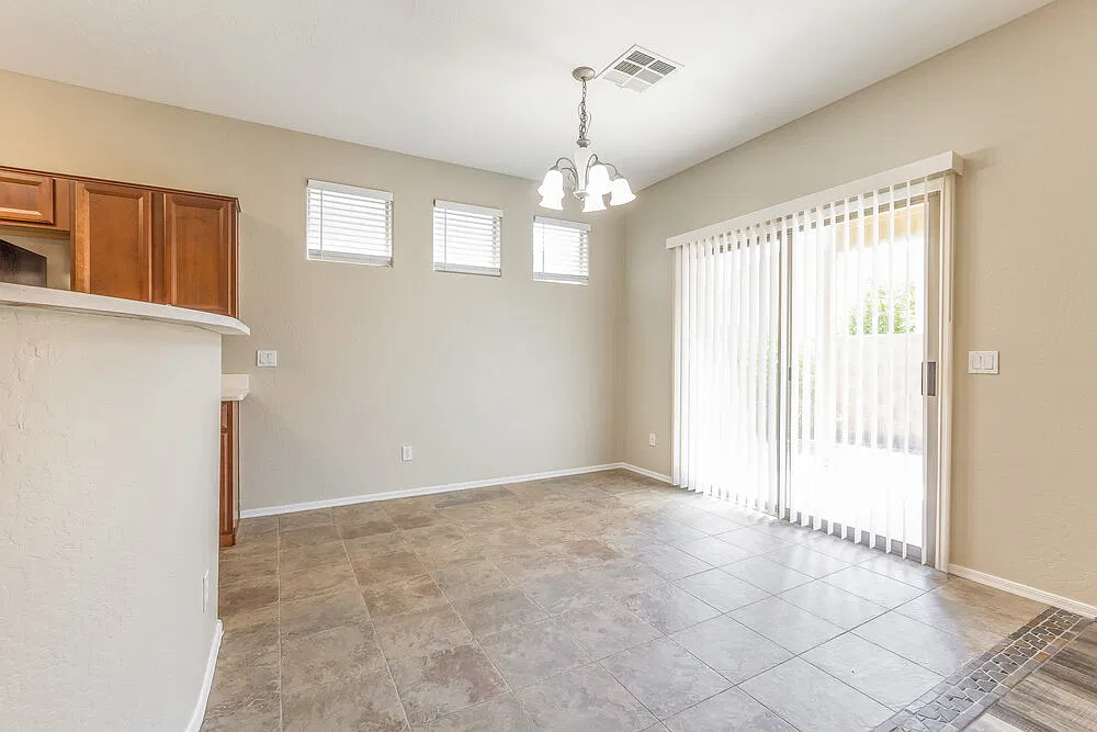 3 bed, 2.0 bath, 1305 sqft, $1,790 — Photo 4