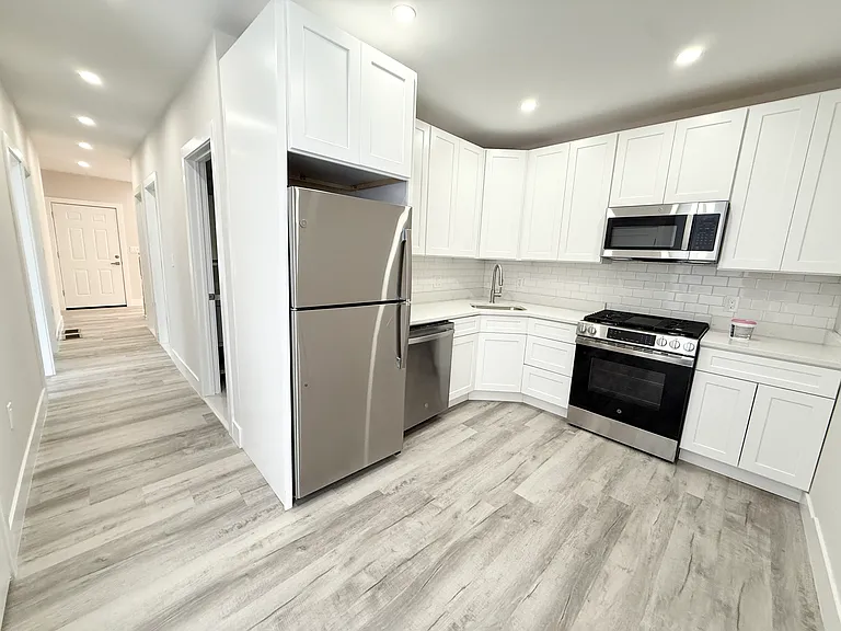 10 Cawfield St #1R — Photo 2