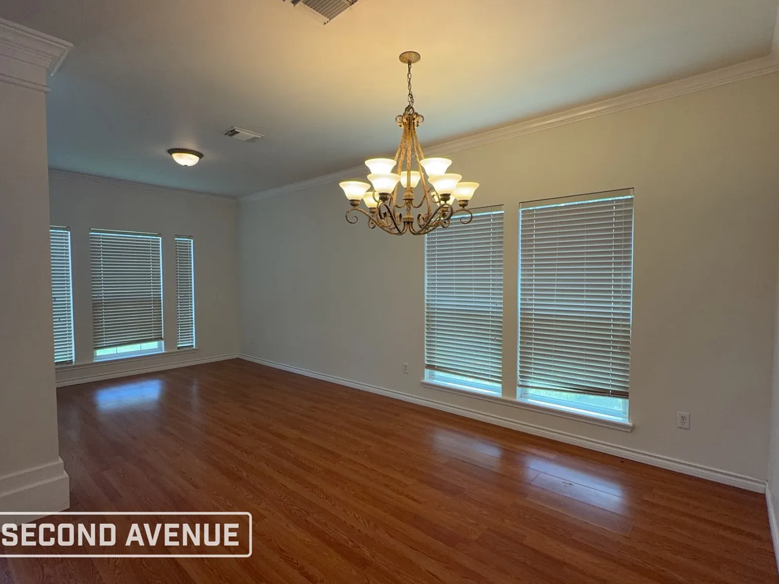 5 bed, 2.5 bath, 2573 sqft, $2,350 — Photo 3