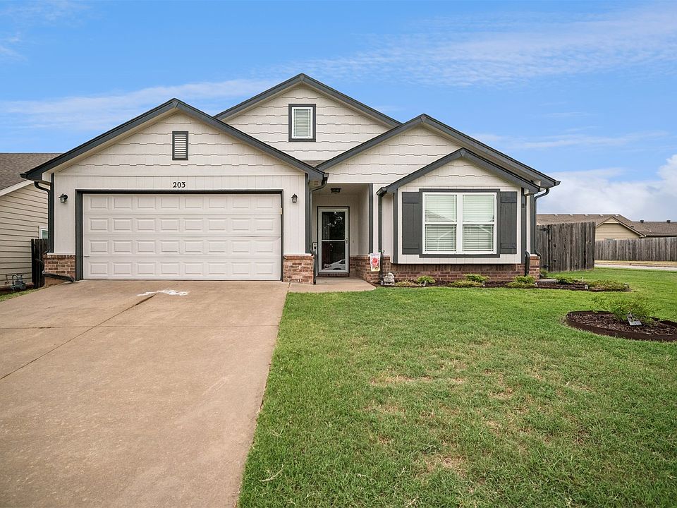1st image of 203 W 45th Pl