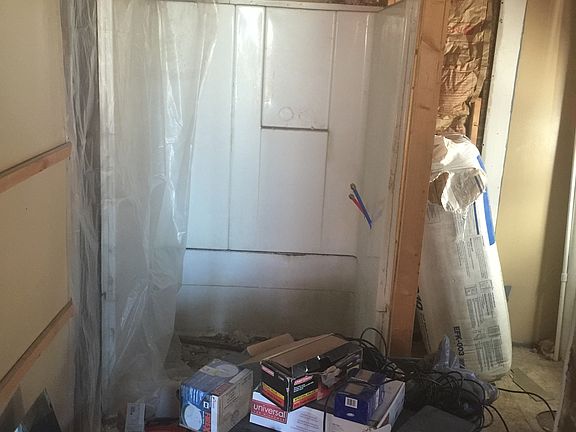 5th image of 1045 Laird Ave