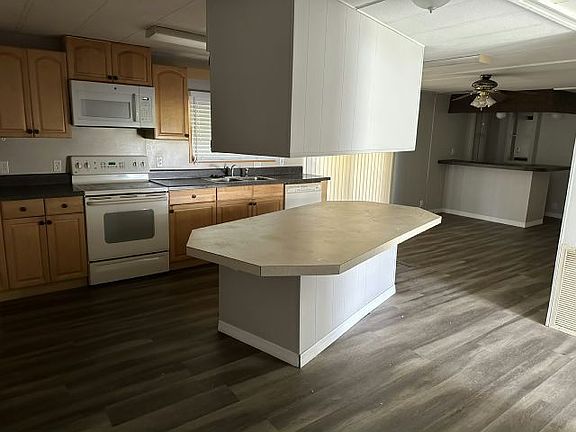 4th image of 311 48th Avenue Dr W #279