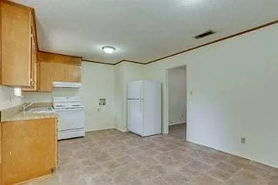 107 McClain Street - 1 — Photo 3