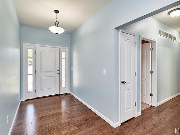 2nd image of 571 Newcastle Dr