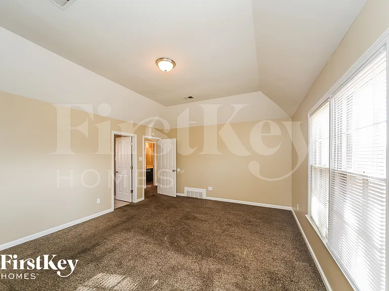 8158 Creekside Cir S — Photo 8