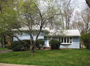 15 Scott Dr, Bergenfield, NJ 07621