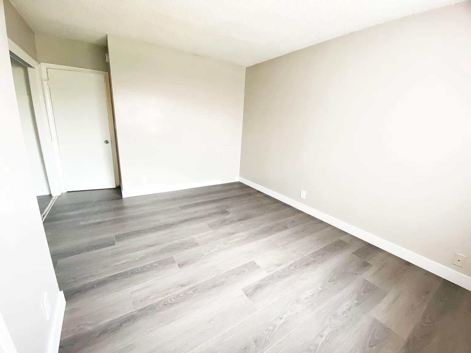 14696 Rayen St — Photo 3