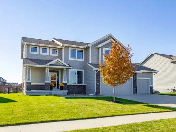 620 NE Brookshire Dr, Waukee, IA 50263