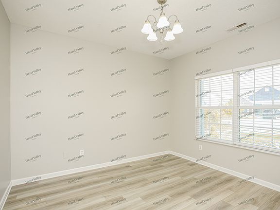 4th image of 2518 Apple Tree Ln
