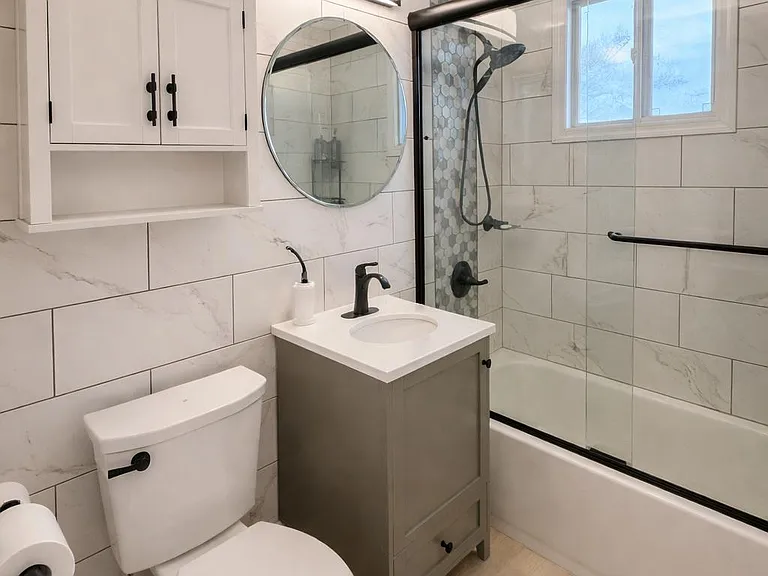 186 Christie Ave — Photo 7