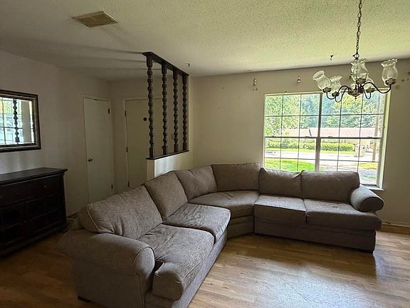 4th image of 504 Newcomb Dr