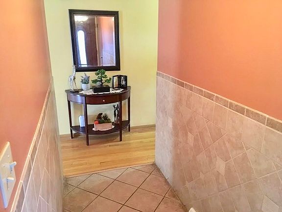 5th image of 9049 Barberry Ln