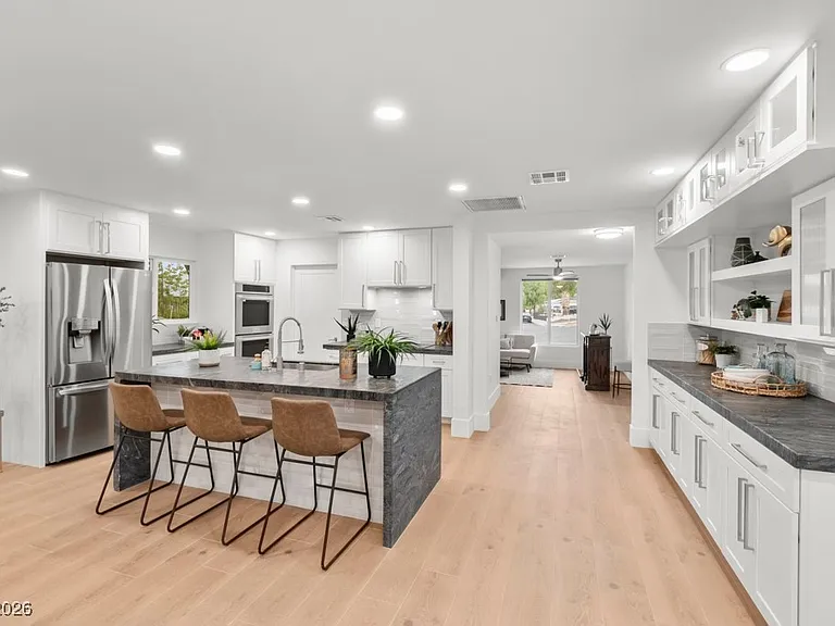 1621 Franklin Ave — Photo 12