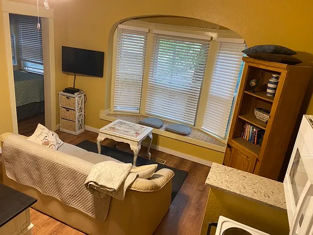 118 E Brookside St #B — Photo 4
