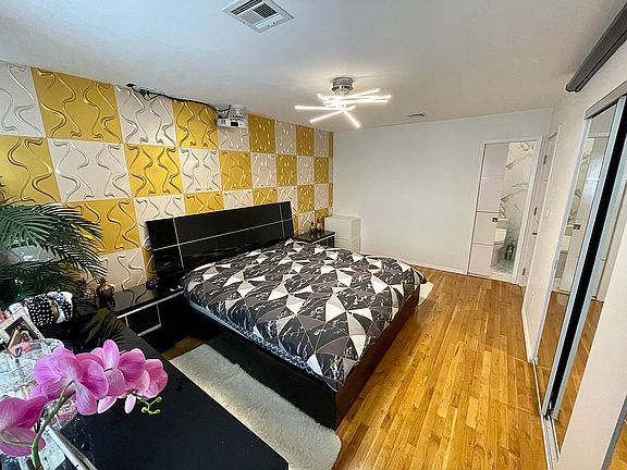 5th image of 130 Whitman Ave