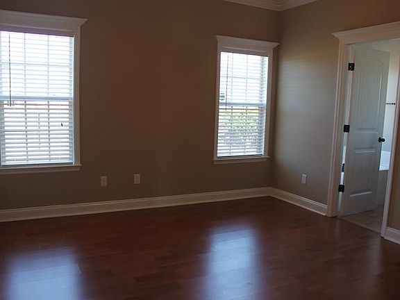 5th image of 4922 Grant Dr