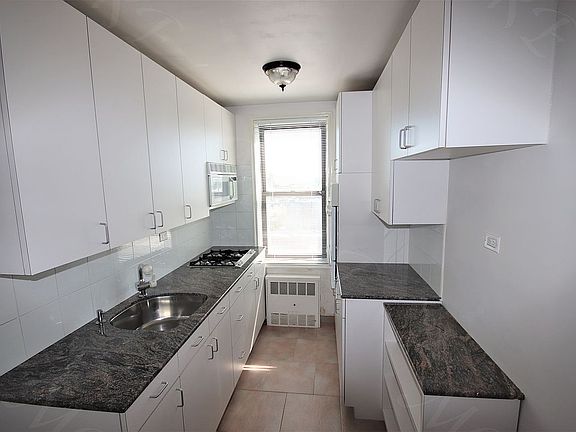 5th image of 2241 Plumb 1 St Unit 6F