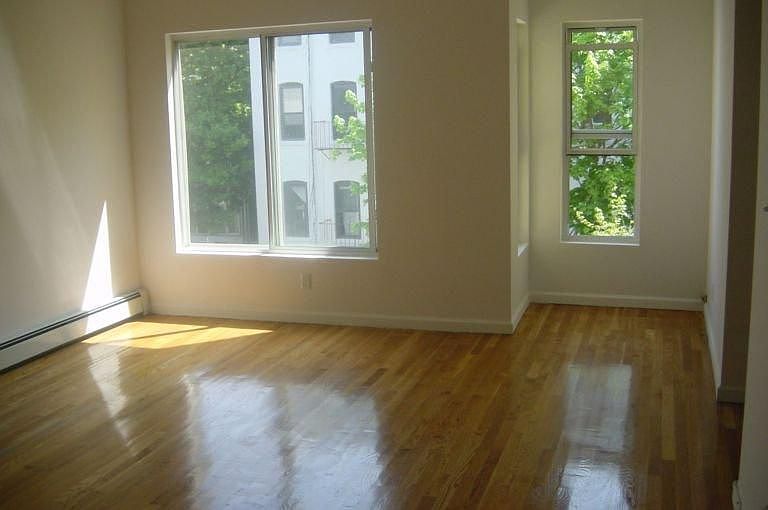 1st image of 195 Saint James Pl #3