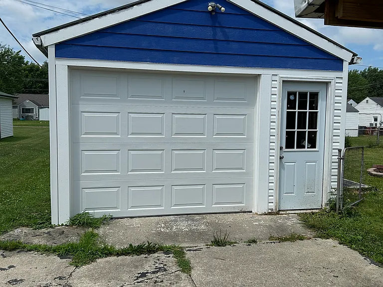 110 S Dana Ave — Photo 3