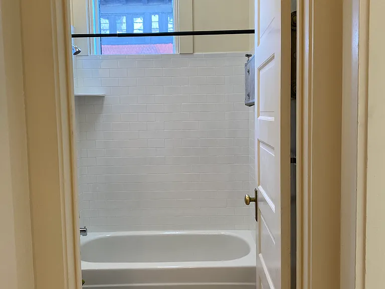 112 N 2nd St #4 — Photo 7