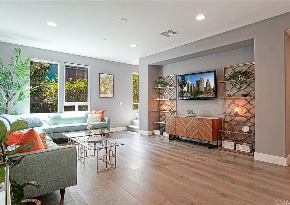 1st image of 634 N Gramercy Pl