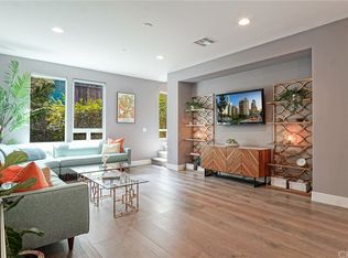634 N Gramercy Pl, Los Angeles, CA 90004
