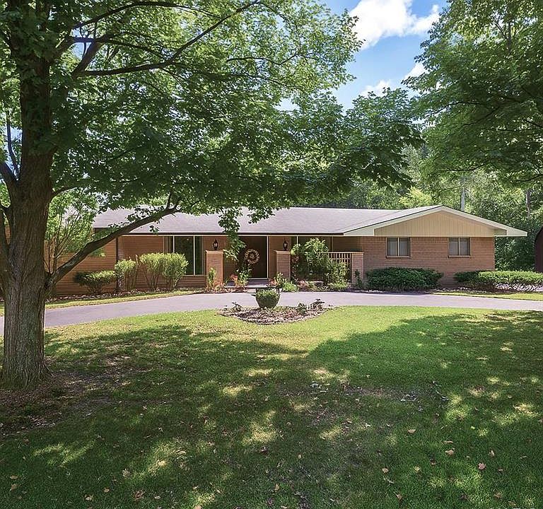 1st image of 14 Wedgewood Ln