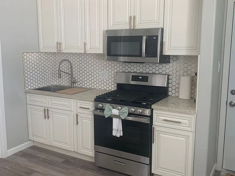 2437 E Main St — Photo 1